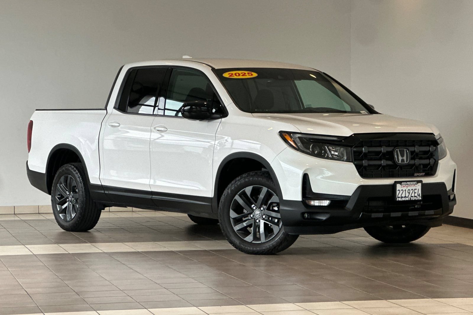Used 2025 Honda Ridgeline Sport image 2