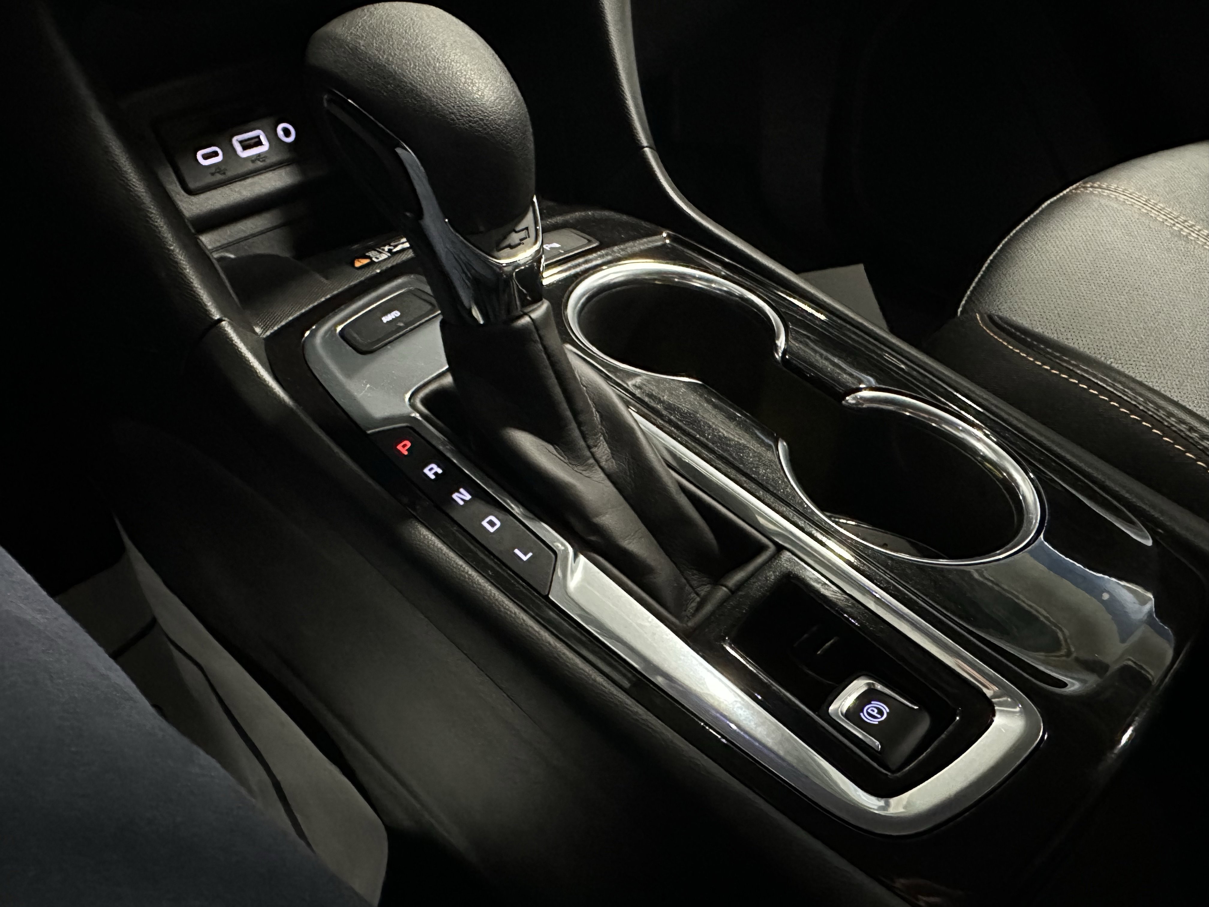 Used 2024 Chevrolet Equinox Premier image 14