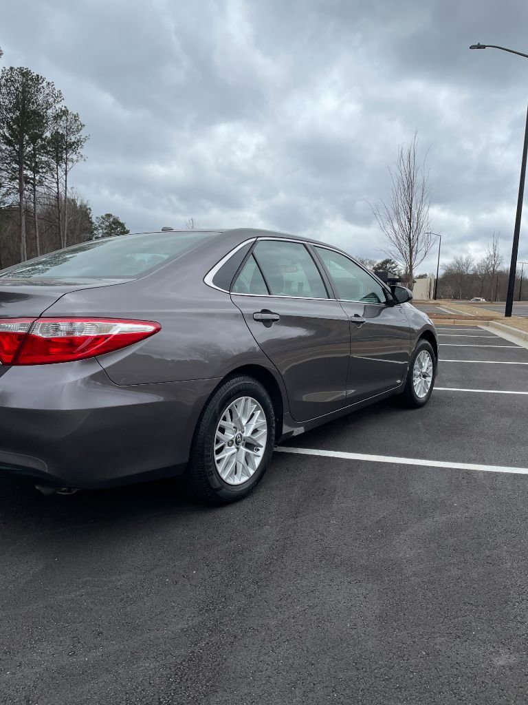 Used 2017 Toyota Camry LE image 5