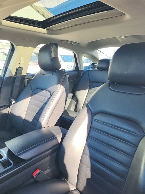 Used 2017 Ford Fusion SE w/ Equipment Group 202A image 2