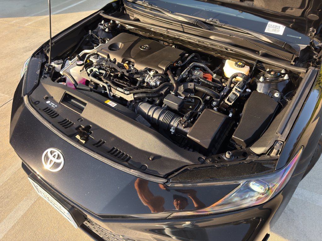Used 2025 Toyota Camry SE FWD image 5