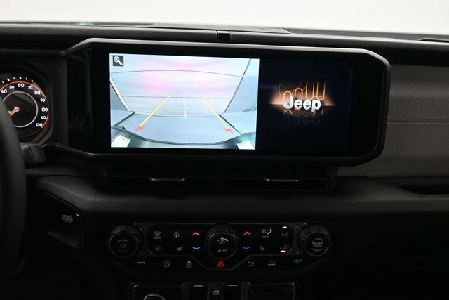 Used 2024 Jeep Gladiator Sport AWD/4WD image 10