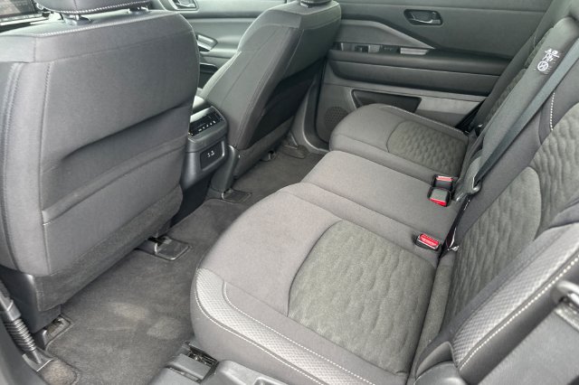 Used 2025 Nissan Pathfinder SV AWD/4WD image 11