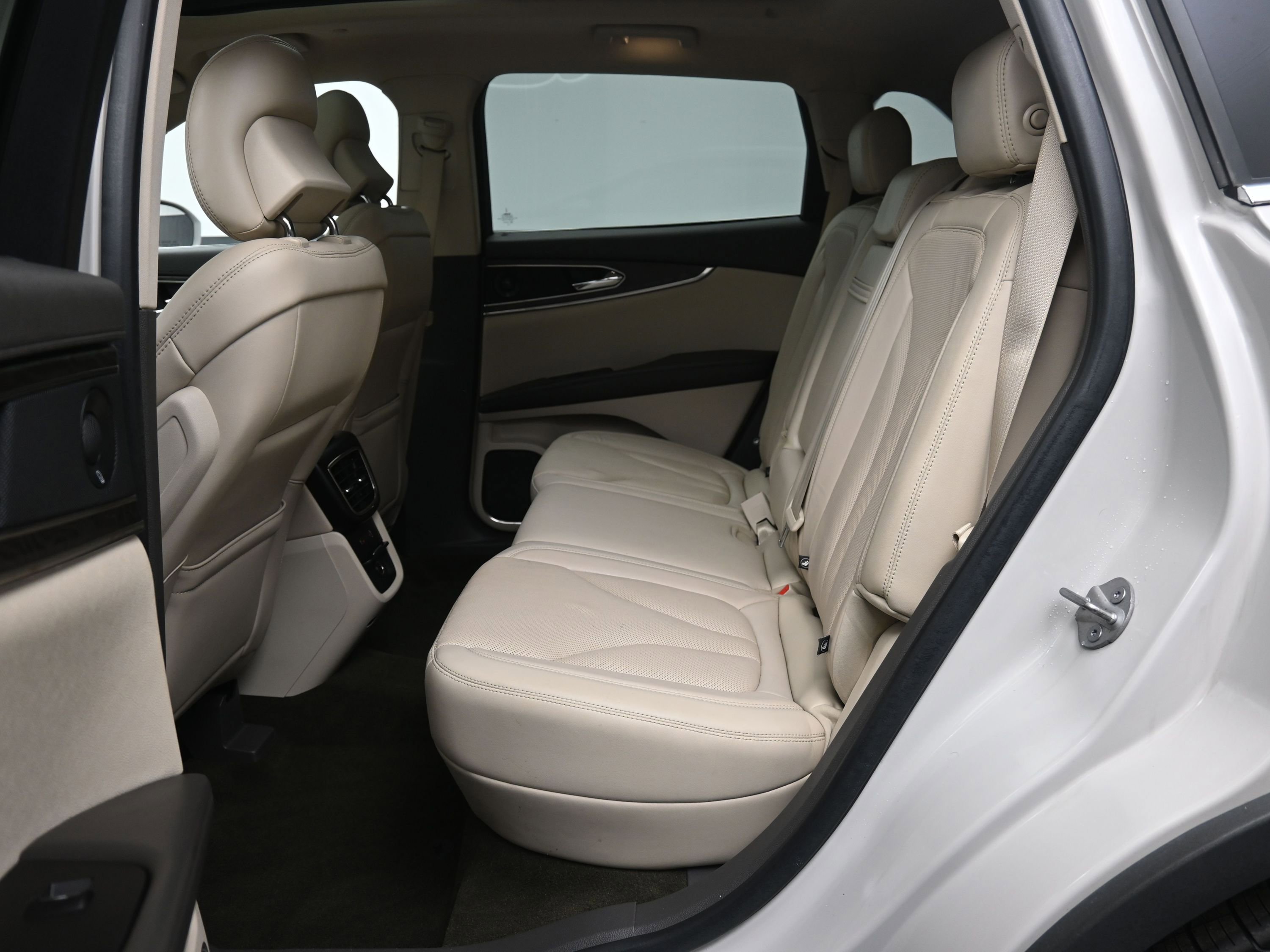 Used 2019 Lincoln Nautilus Reserve w/ Driver Assistance Package image 24