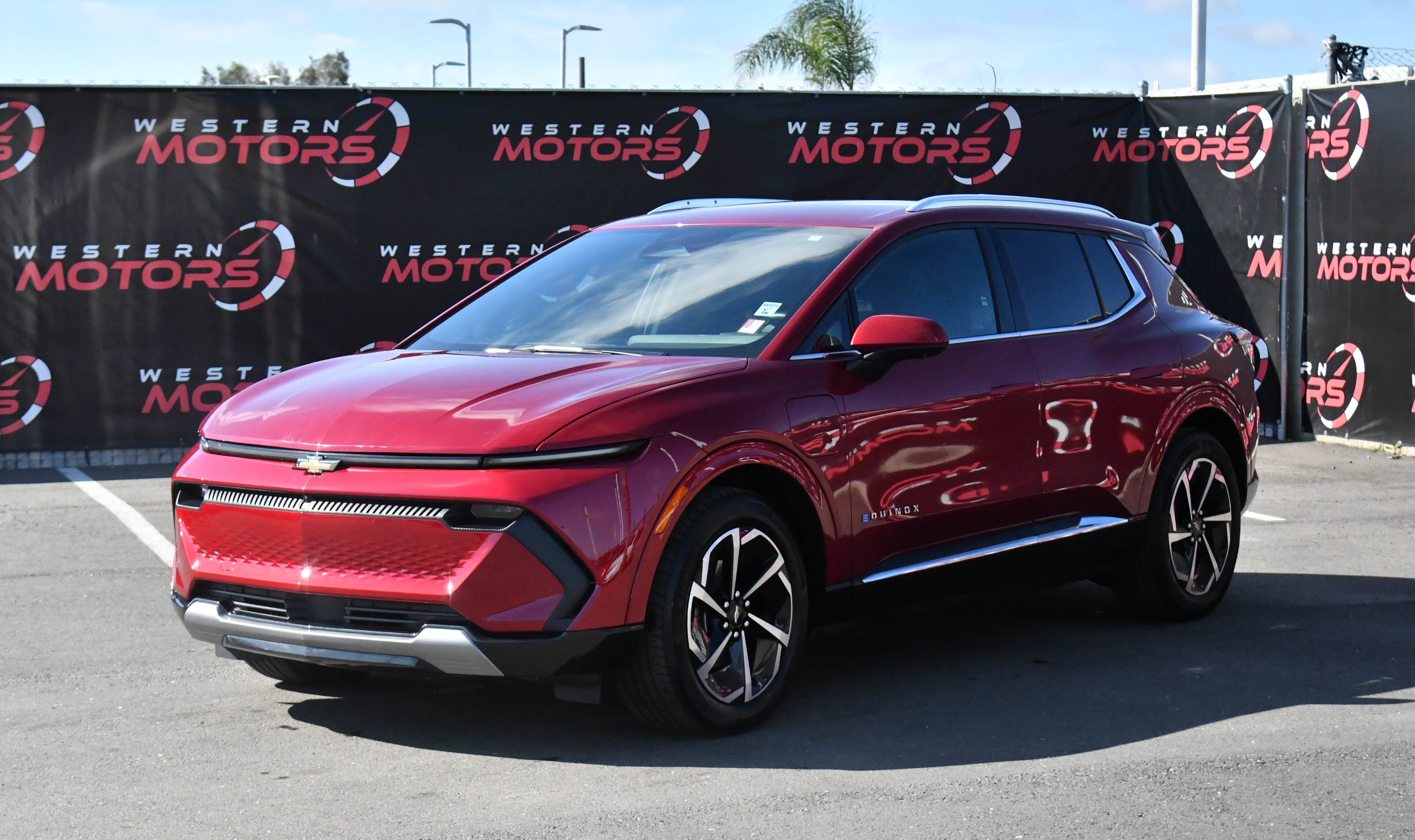 Used 2024 Chevrolet Equinox EV LT w/ LPO, Trailering Package image 3