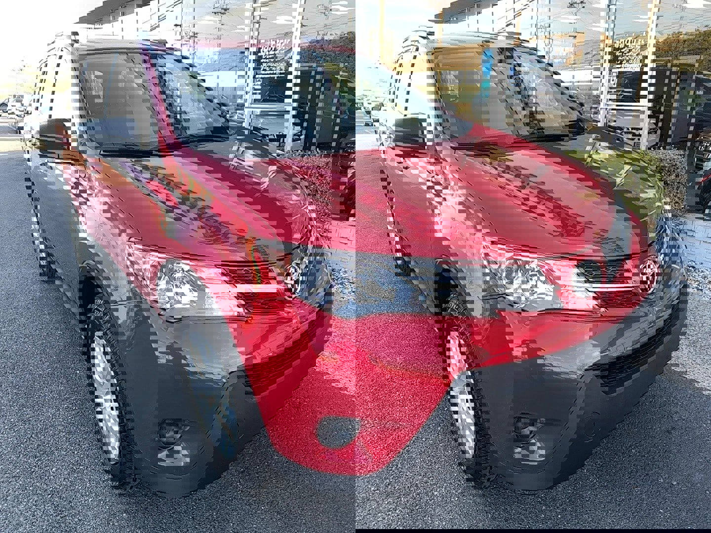 Used 2014 Toyota RAV4 LE image 2