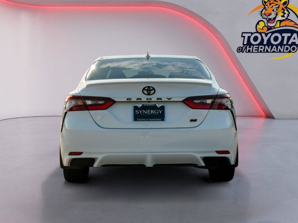 Used 2024 Toyota Camry SE FWD image 7