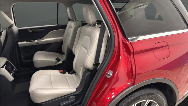 Used 2025 Lincoln Aviator AWD image 13