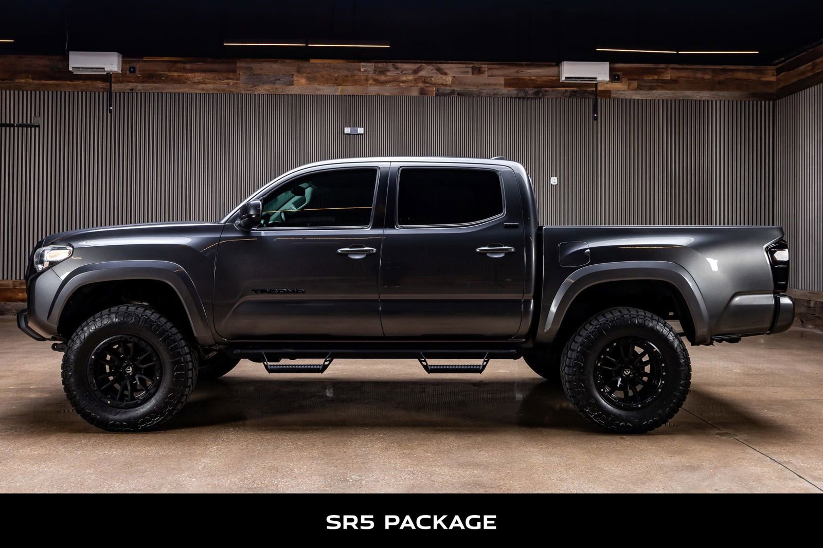 Used 2018 Toyota Tacoma SR5 AWD/4WD image 5