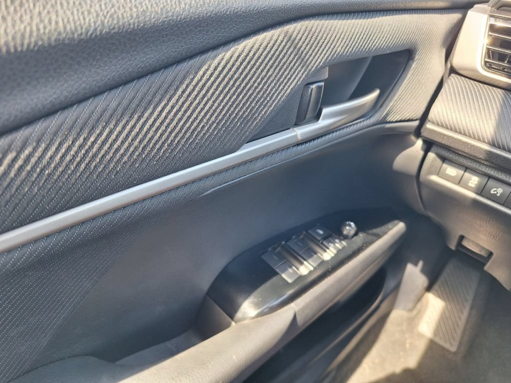 Used 2025 Toyota Camry SE FWD image 18