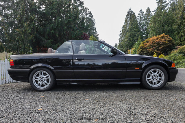 Used 1999 BMW 323i Convertible RWD image 9