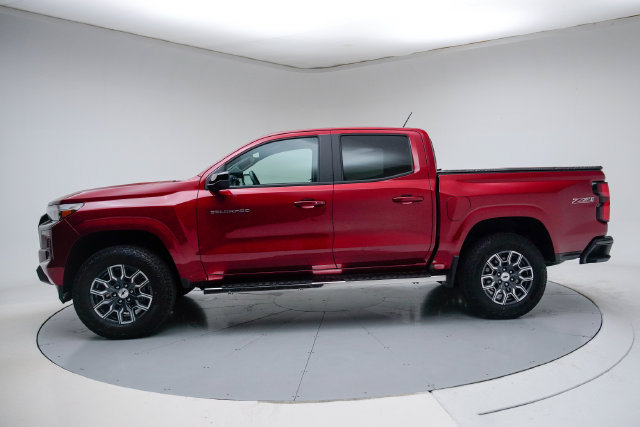 Used 2024 Chevrolet Colorado Z71 w/ Z71 Convenience Package 2 AWD/4WD image 3