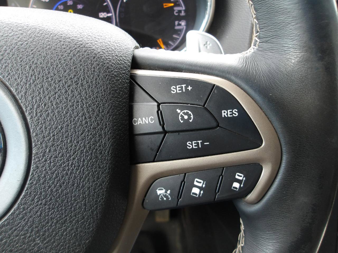 Used 2017 Jeep Grand Cherokee Limited w/ Luxury Group II image 16