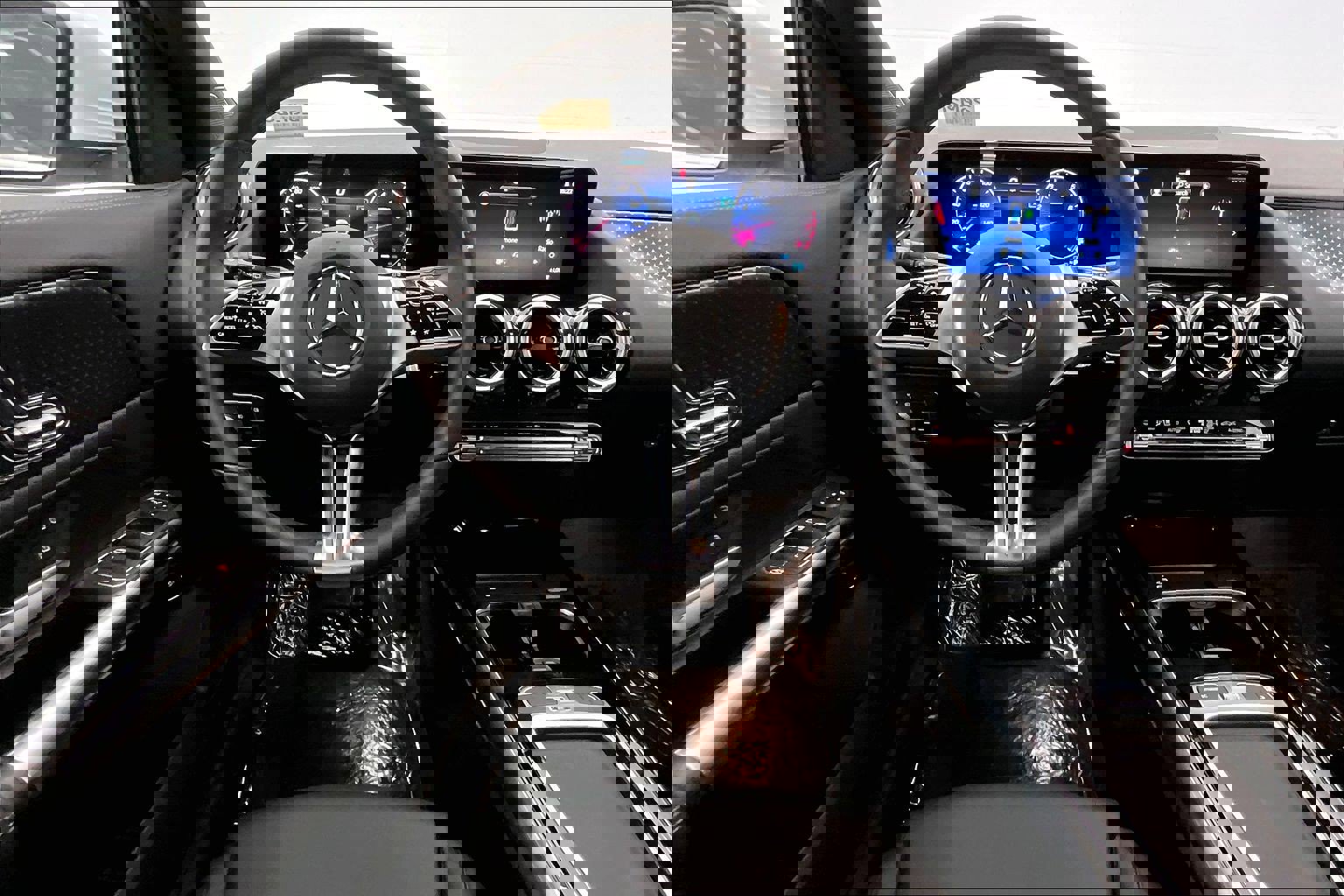 Used 2026 Mercedes-Benz GLA 250 image 4