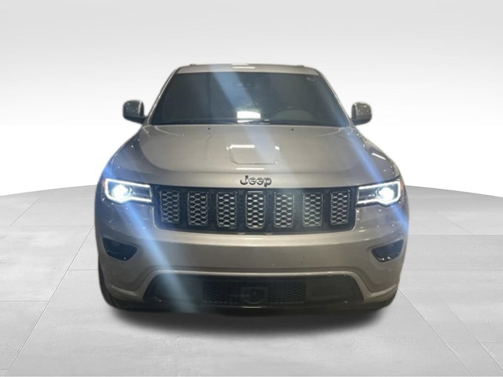 Used 2020 Jeep Grand Cherokee Altitude RWD image 3