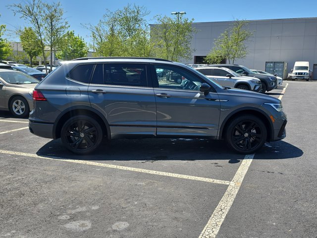 Used 2023 Volkswagen Tiguan SE R-Line image 3