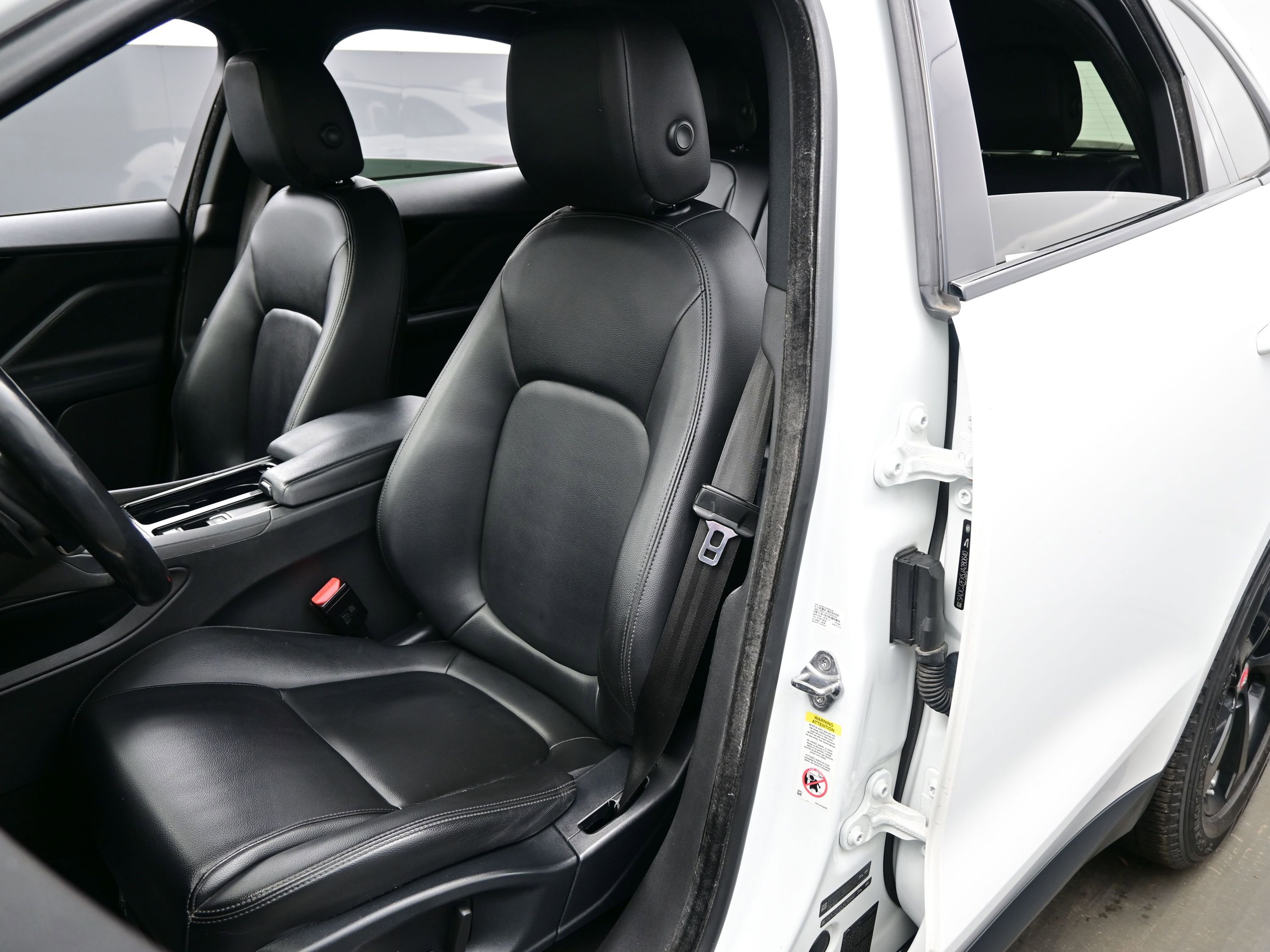 Used 2018 Jaguar F-PACE Premium image 12