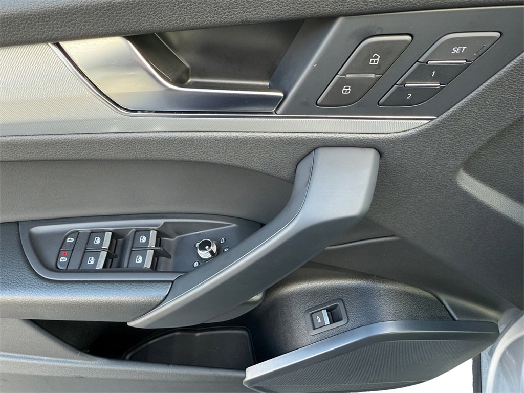 Used 2025 Audi Q5 2.0T Premium image 11