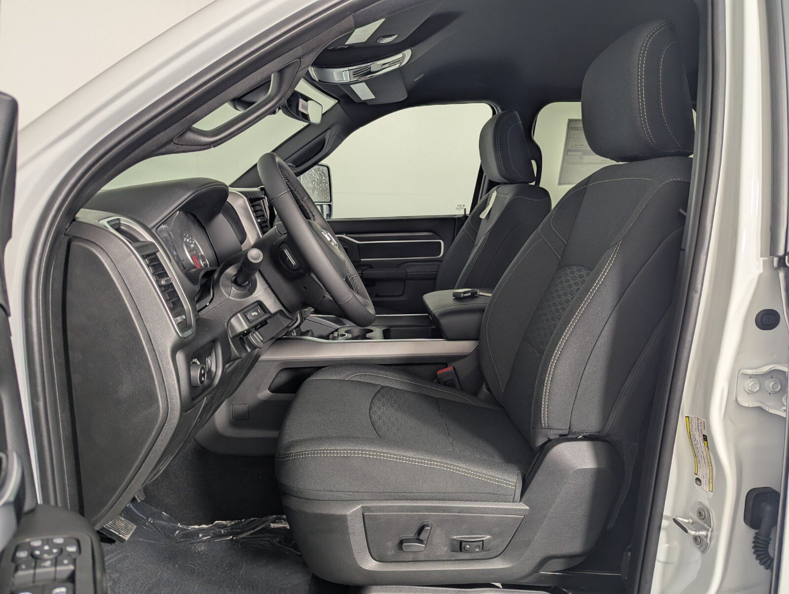 New 2026 RAM 2500 Big Horn AWD/4WD image 13