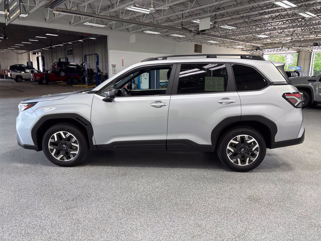 Used 2025 Subaru Forester Premium AWD/4WD image 4