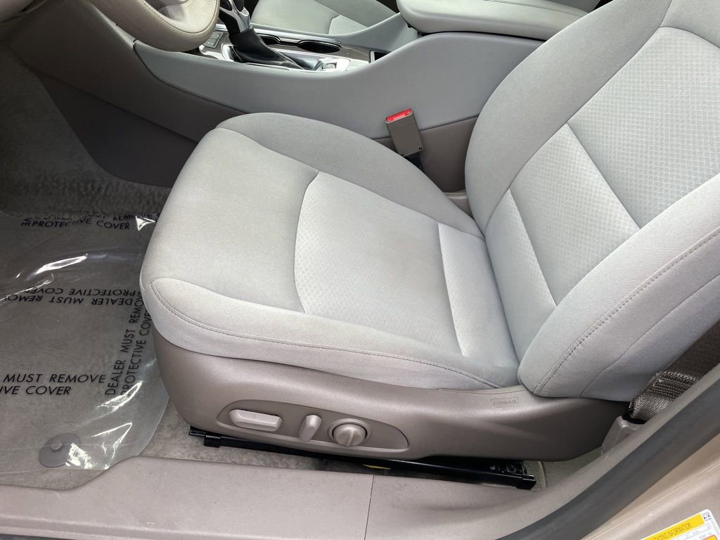 Used 2025 Chevrolet Malibu LT image 8