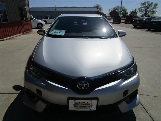 Used 2017 Toyota Corolla iM w/ Carpet Mat Package FWD image 4