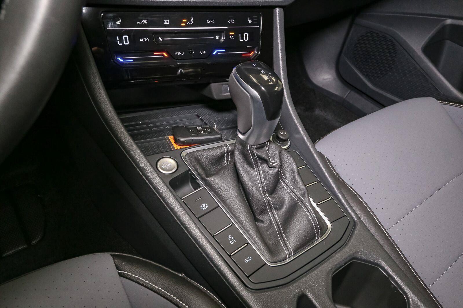 Certified 2026 Volkswagen Jetta SE FWD image 32