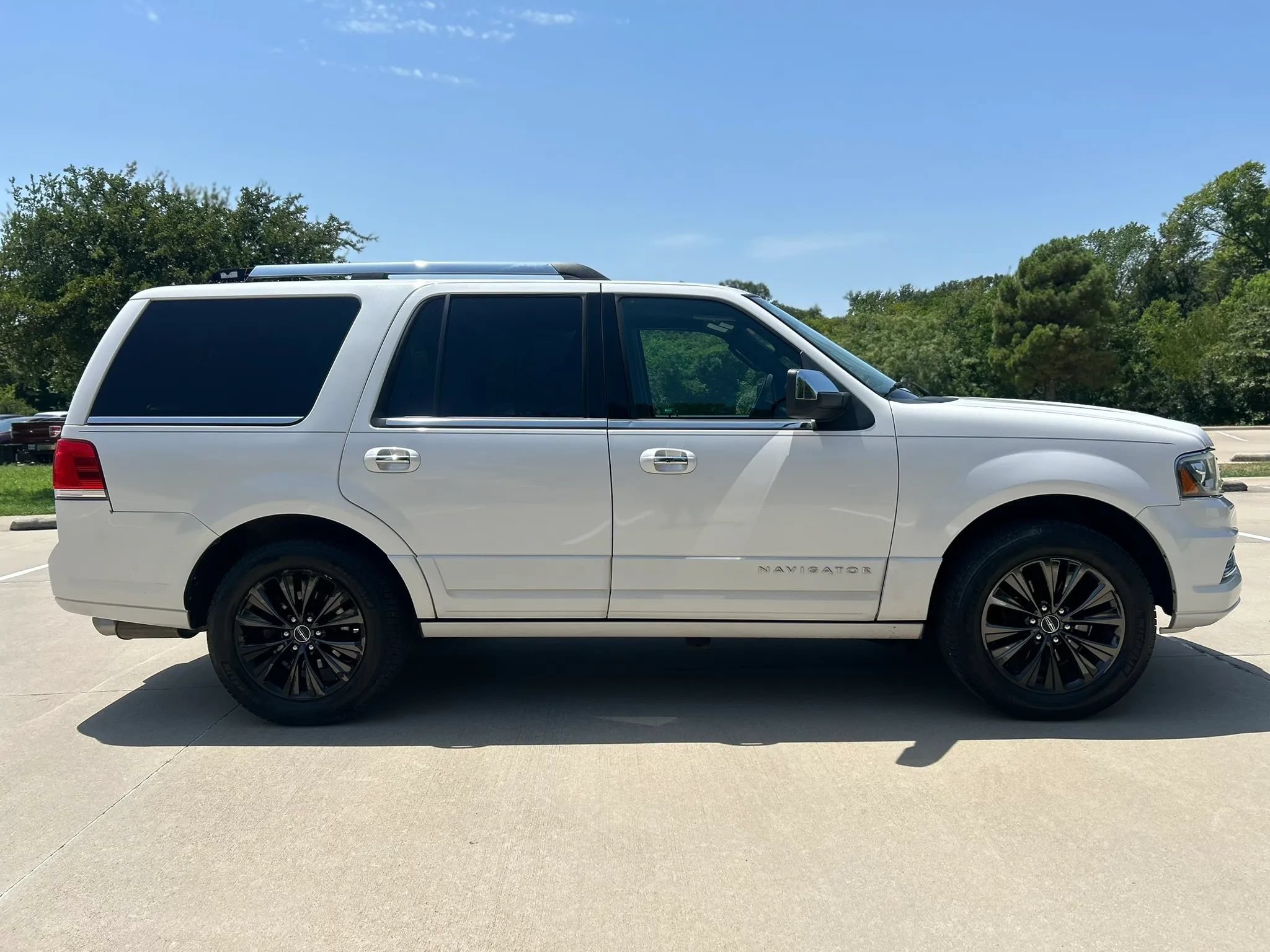 Used 2015 Lincoln Navigator 2WD image 5