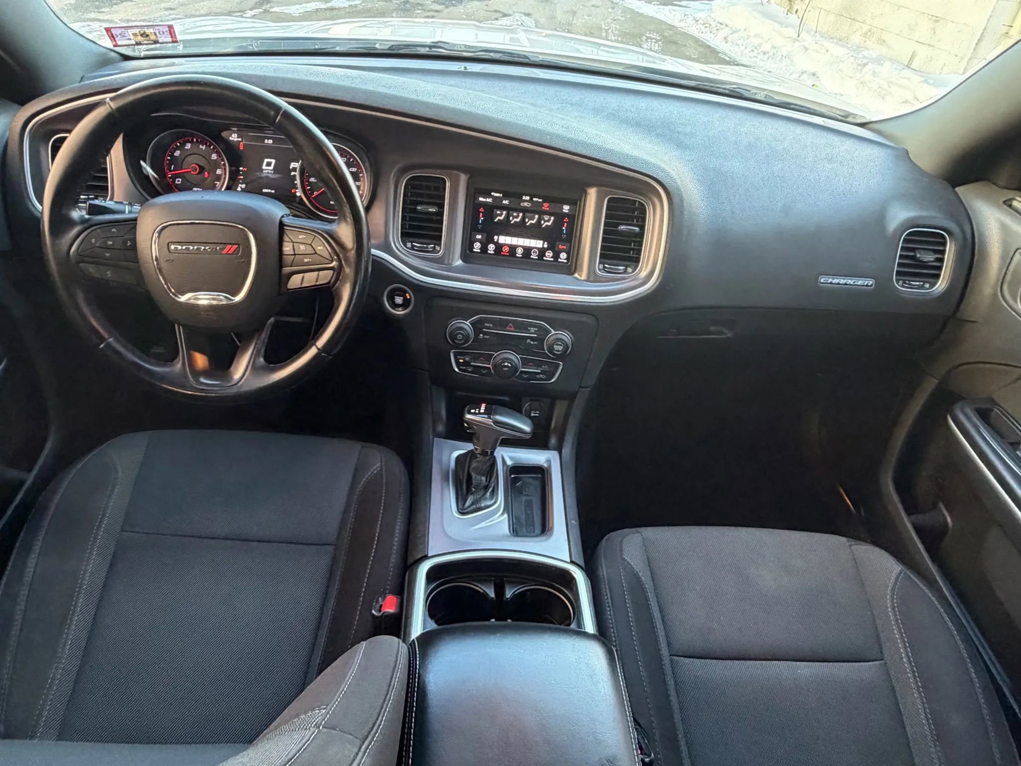 Used 2019 Dodge Charger SXT image 15
