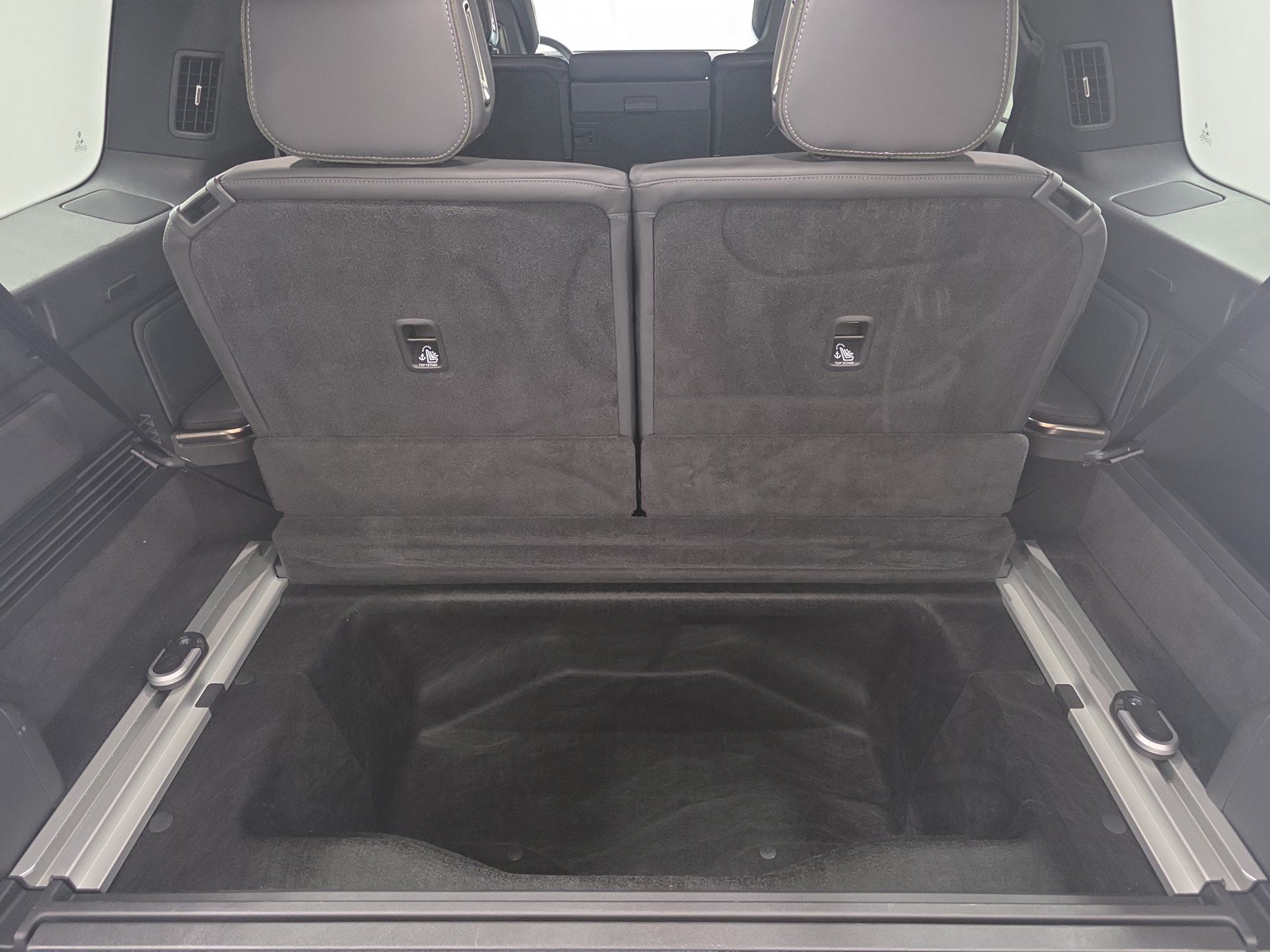Used 2025 Rivian R1S Adventure AWD/4WD image 26