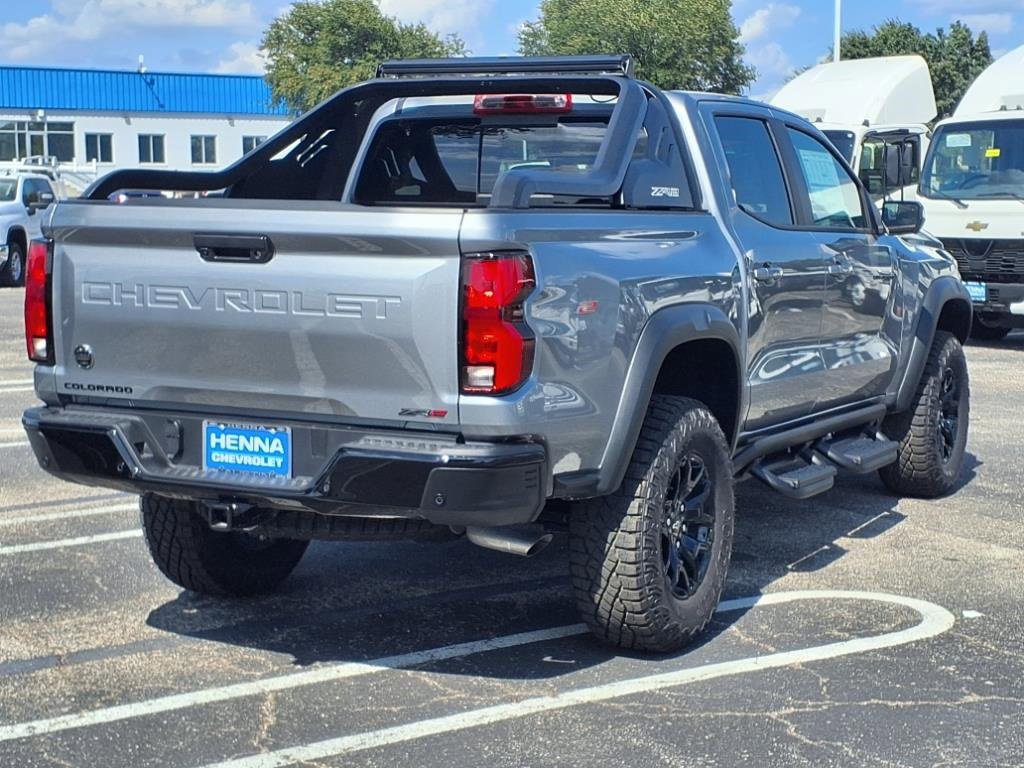 New 2025 Chevrolet Colorado ZR2 w/ Midnight Edition image 4