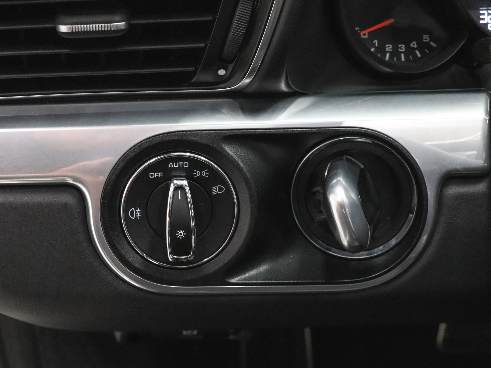 Used 2019 Porsche 911 Carrera image 25