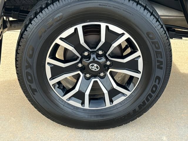 Used 2022 Toyota Tacoma TRD Sport w/ Technology Package image 9