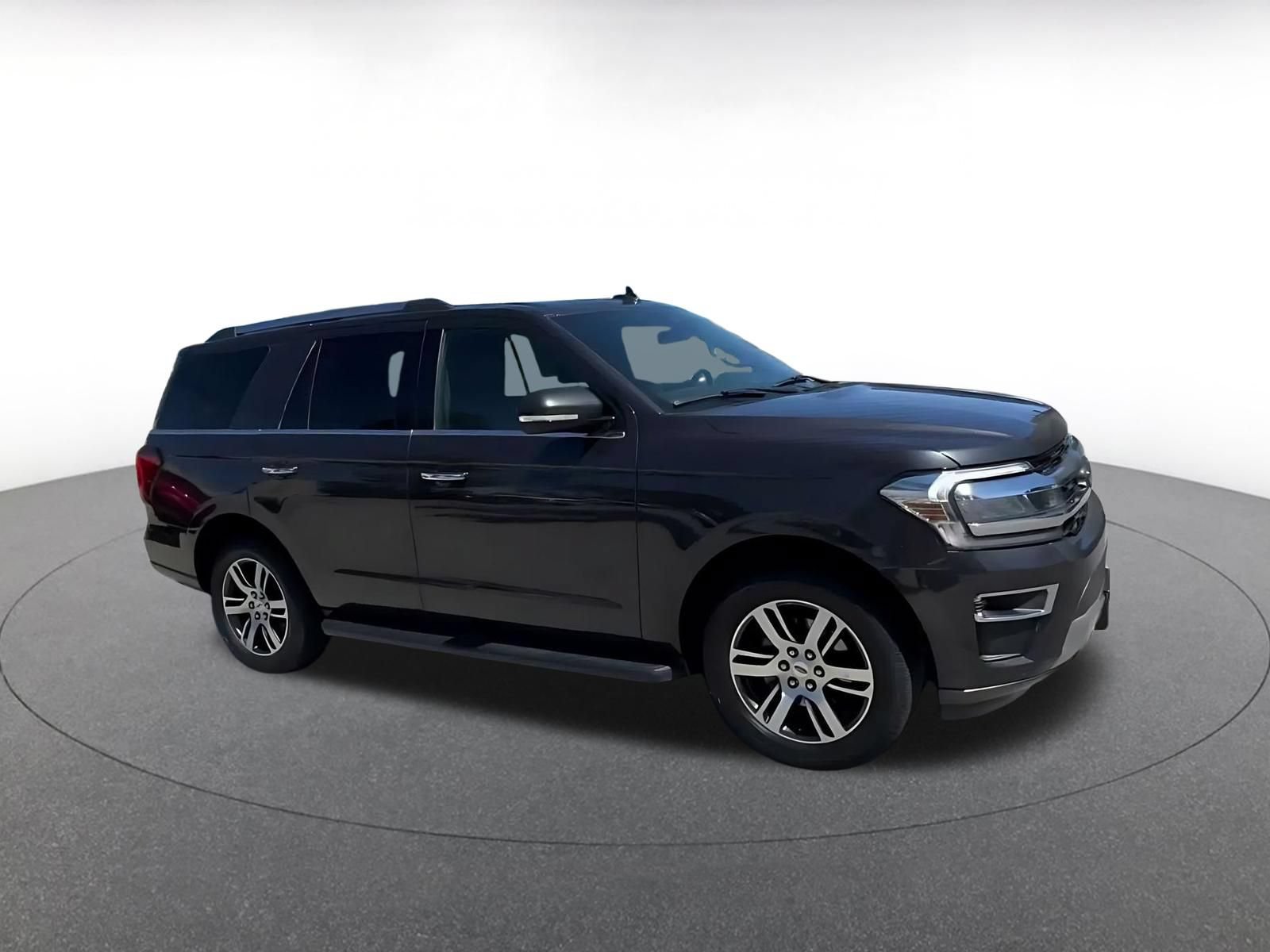 Used 2024 Ford Expedition Limited AWD/4WD image 2