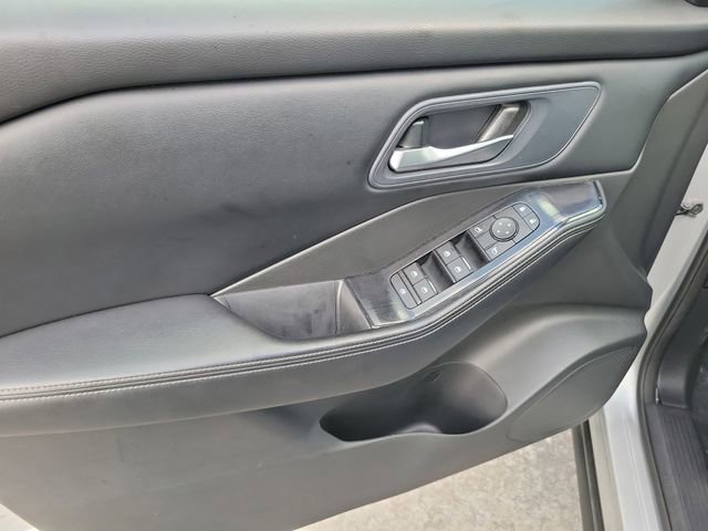 Used 2024 Nissan Rogue SV image 13