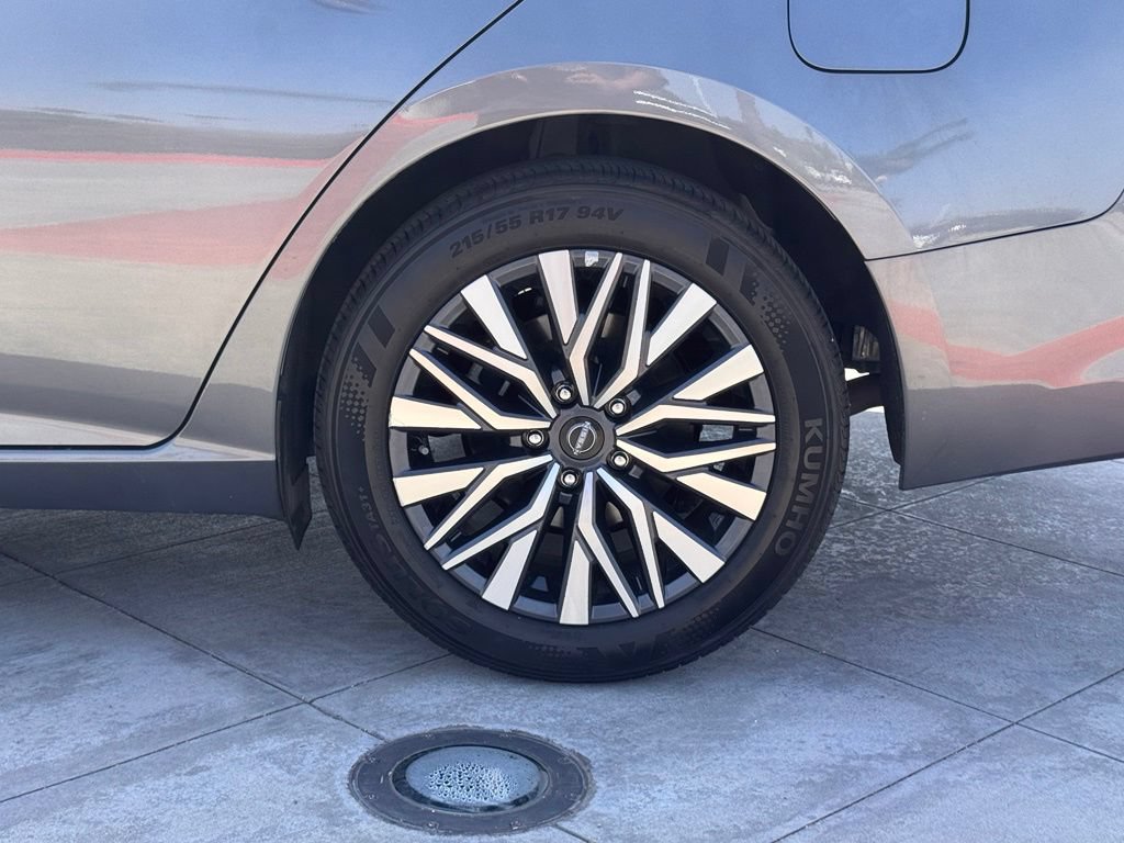Certified 2024 Nissan Altima 2.5 SV FWD image 10
