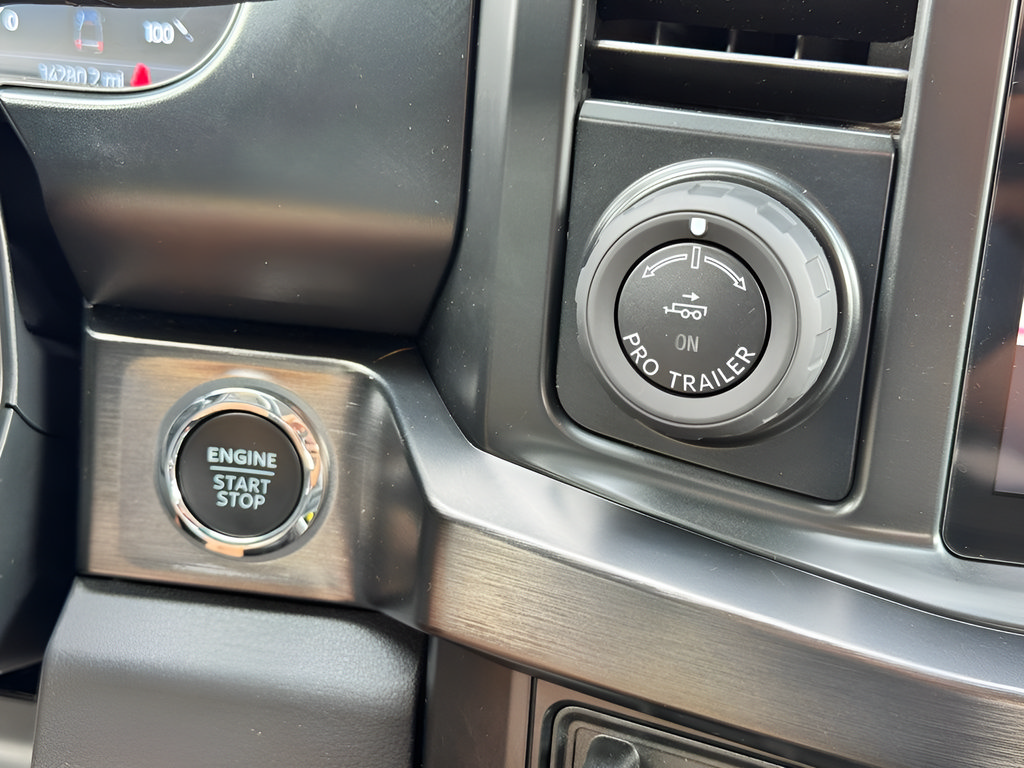 Used 2023 Ford F350 Lariat w/ Lariat Ultimate Package AWD/4WD image 18