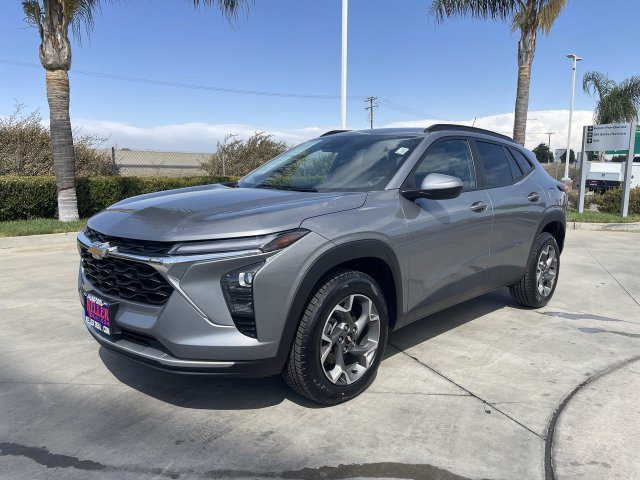 Used 2025 Chevrolet Trax LT FWD image 1