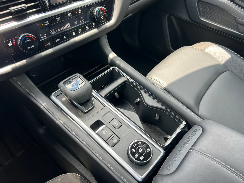 Used 2025 Nissan Pathfinder SL AWD/4WD image 41