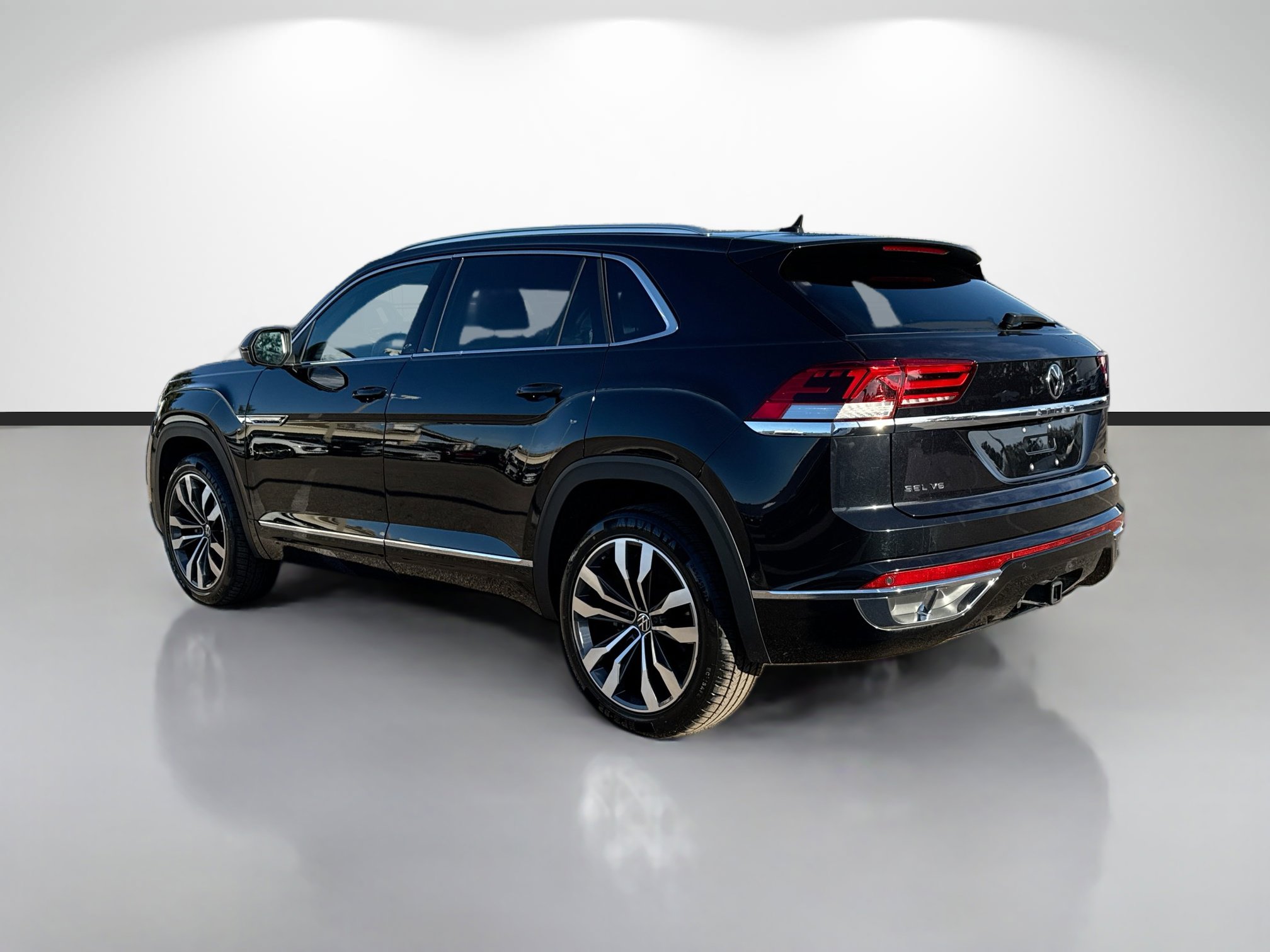 Used 2023 Volkswagen Atlas Cross Sport SEL Premium R-Line image 5