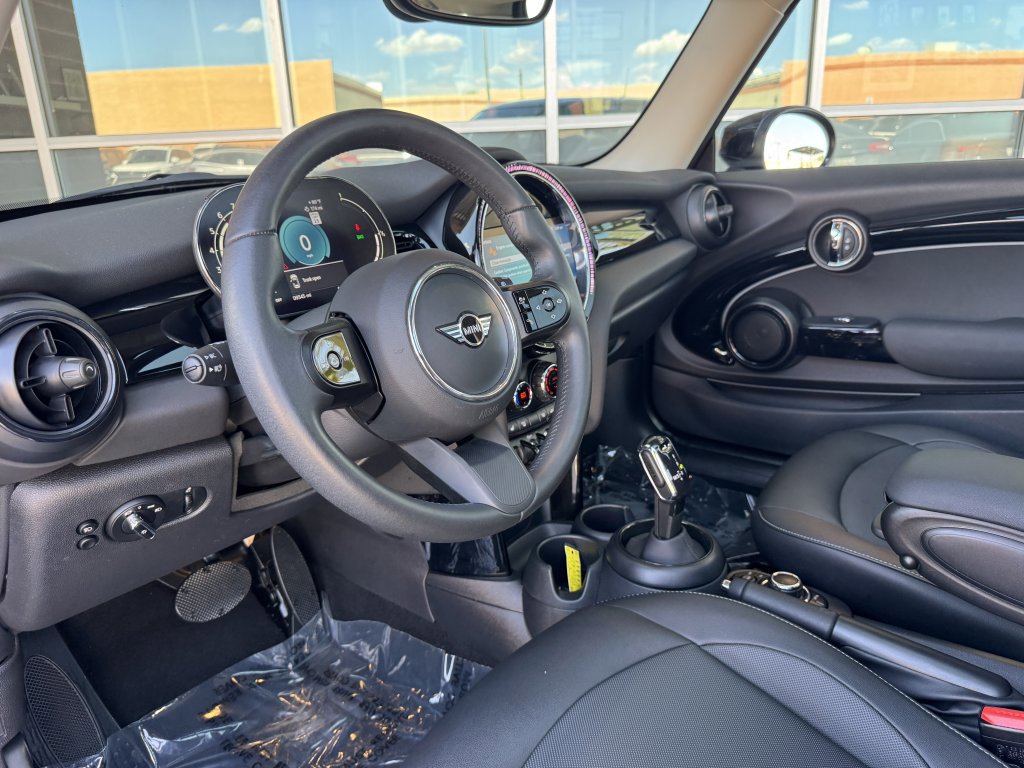 Used 2024 MINI Cooper 2-Door Hardtop FWD image 31