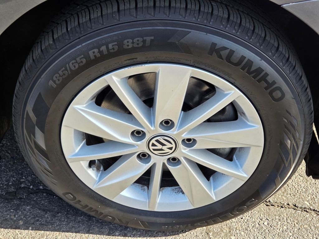 Used 2015 Volkswagen Golf S FWD image 9