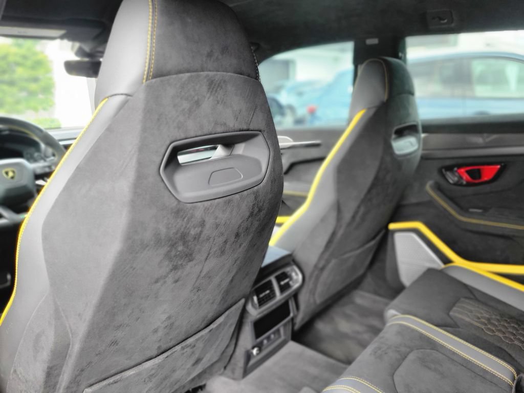 Used 2023 Lamborghini Urus Performante AWD/4WD image 12