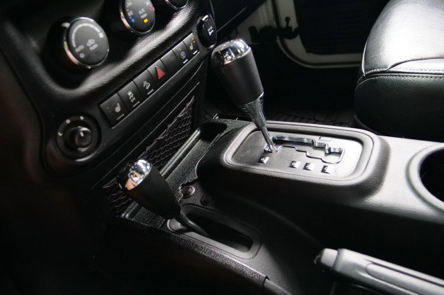 Used 2016 Jeep Wrangler Unlimited Rubicon AWD/4WD image 18