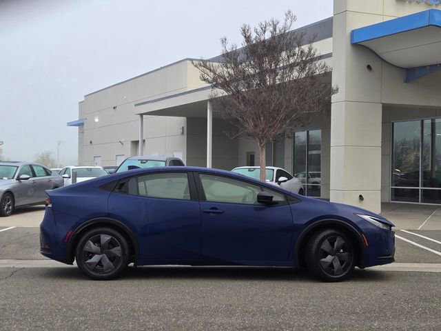 Used 2024 Toyota Prius LE image 3