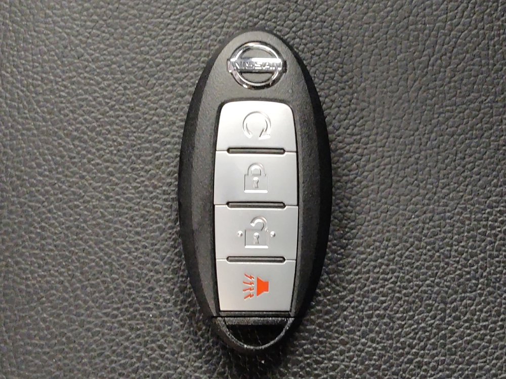 Used 2018 Nissan Kicks SR w/ Premium Package FWD image 32