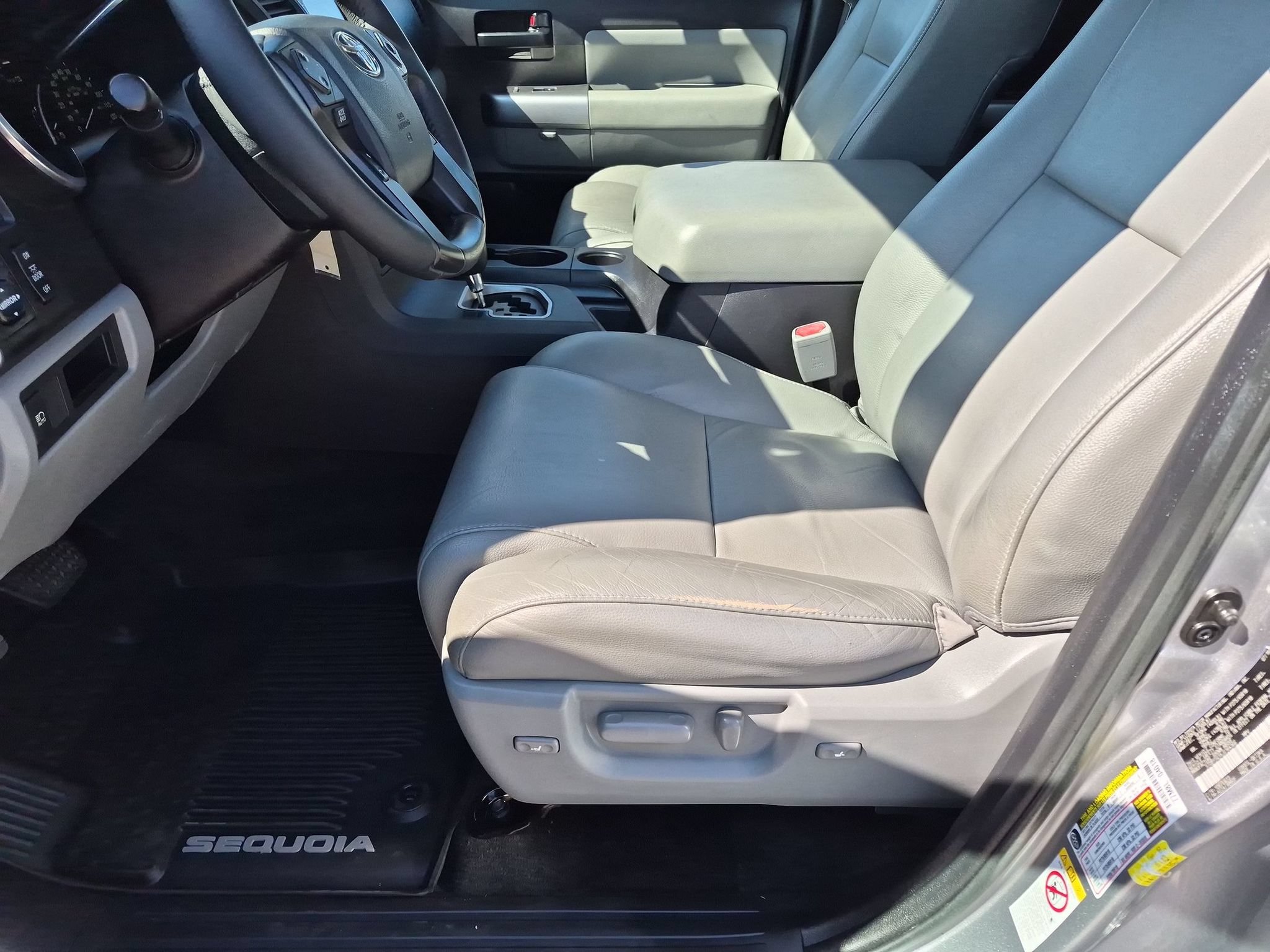 Used 2018 Toyota Sequoia SR5 w/ Premium Package AWD/4WD image 14
