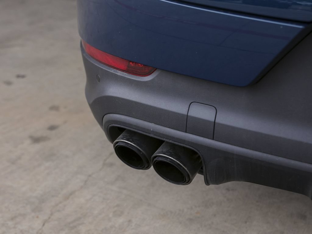 Certified 2025 Porsche Cayenne E-Hybrid AWD/4WD image 15