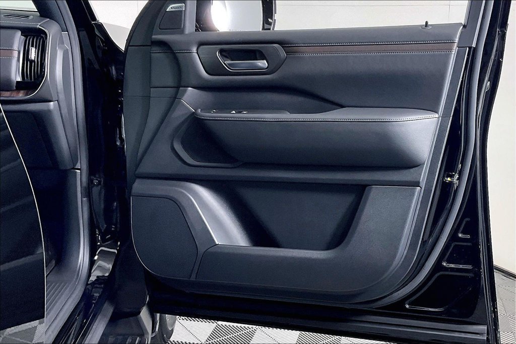 New 2026 Nissan Armada SL w/ Captain's Chari Seat Package AWD/4WD image 20