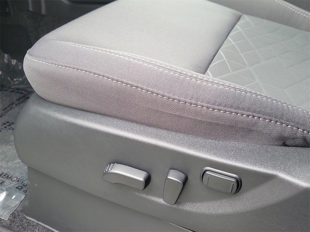 Used 2025 Nissan Frontier SV image 21